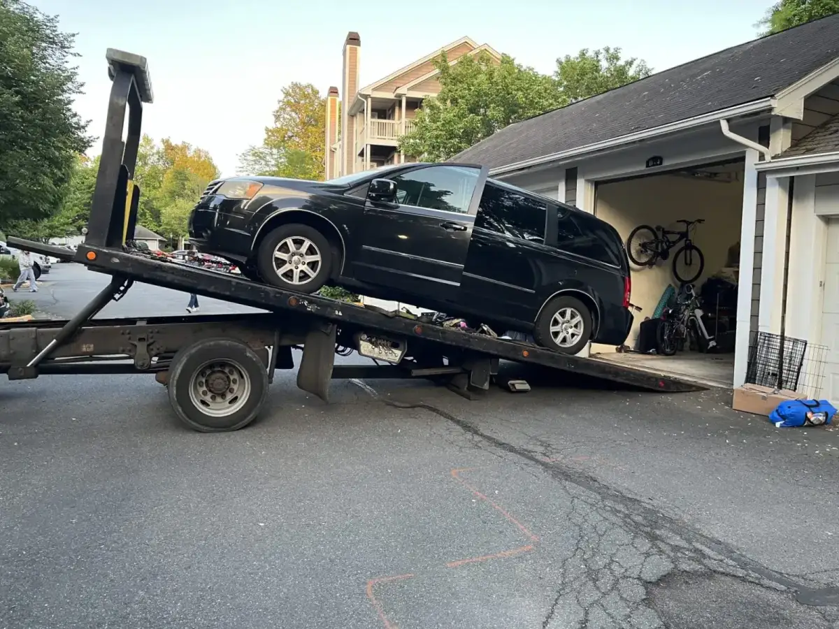 Alexandria VA townhome vehicle pickup